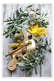Plakat  Grønne og sorte oliver samt en flaske olivenolie
