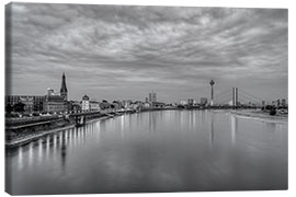 Lærredsbillede  Düsseldorf skyline in the evening in black and white - Michael Valjak
