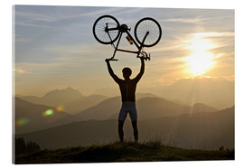 Akrylbillede  Man holding a racing bike above his head